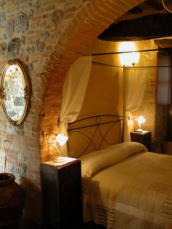 La Vecchia Corte Сан-Джиминьяно Экстерьер фото