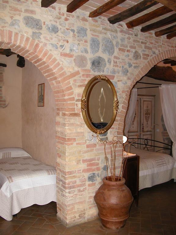 La Vecchia Corte Сан-Джиминьяно Номер фото