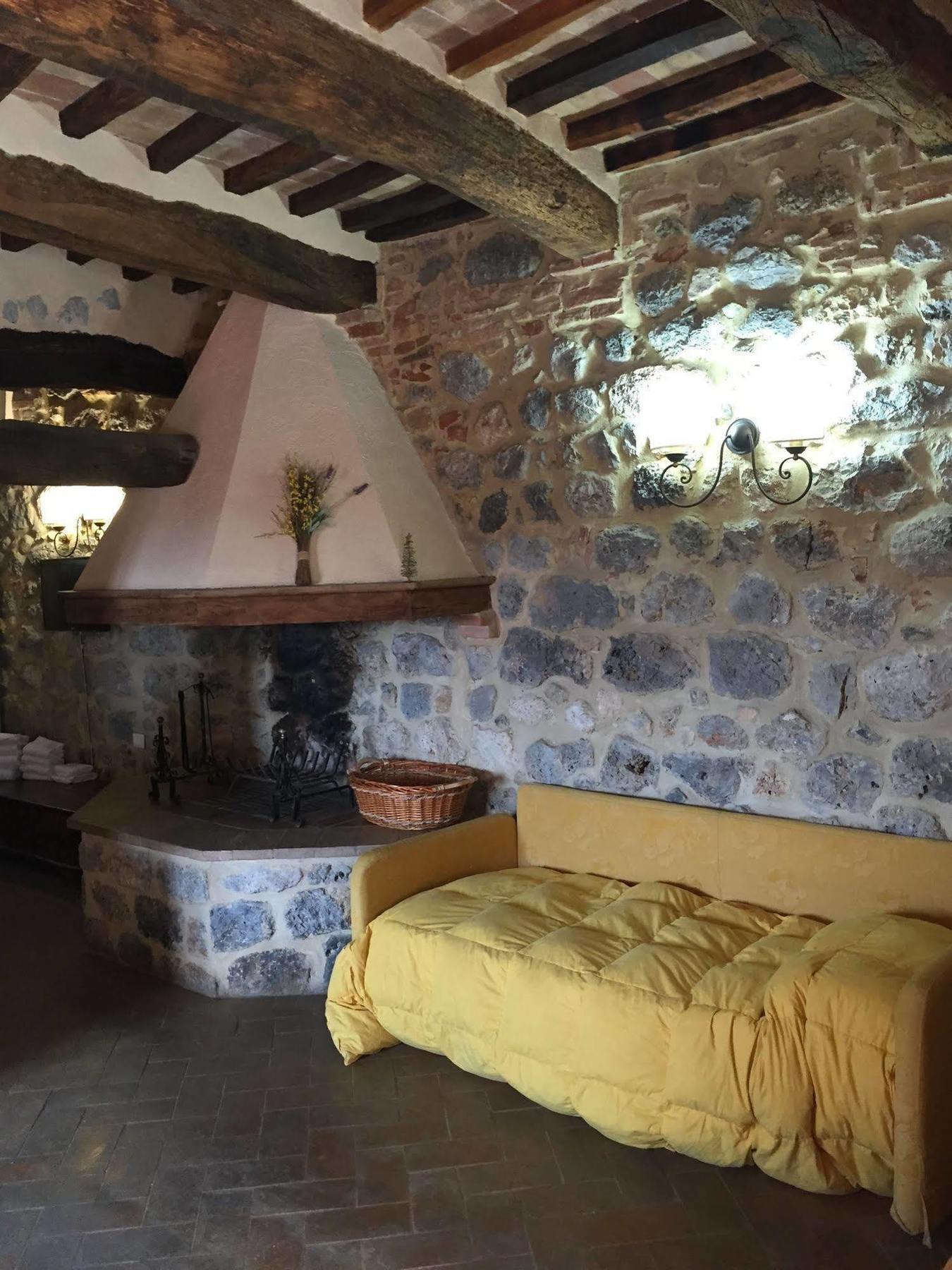 La Vecchia Corte Сан-Джиминьяно Экстерьер фото